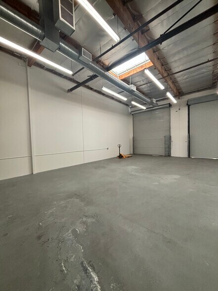 More Photos Of 11438 Knott St, Garden Grove Warehouse For Lease