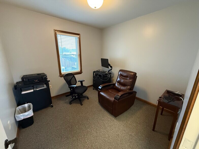 More Photos Of 624 E Main St, Lancaster Office For Lease