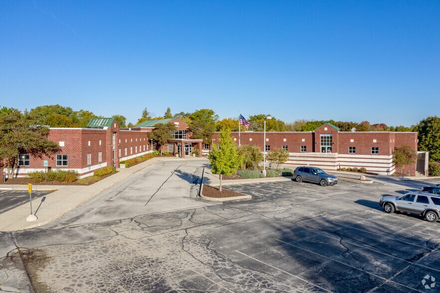 More Photos Of 20611 Watertown Rd, Waukesha Medical For Lease