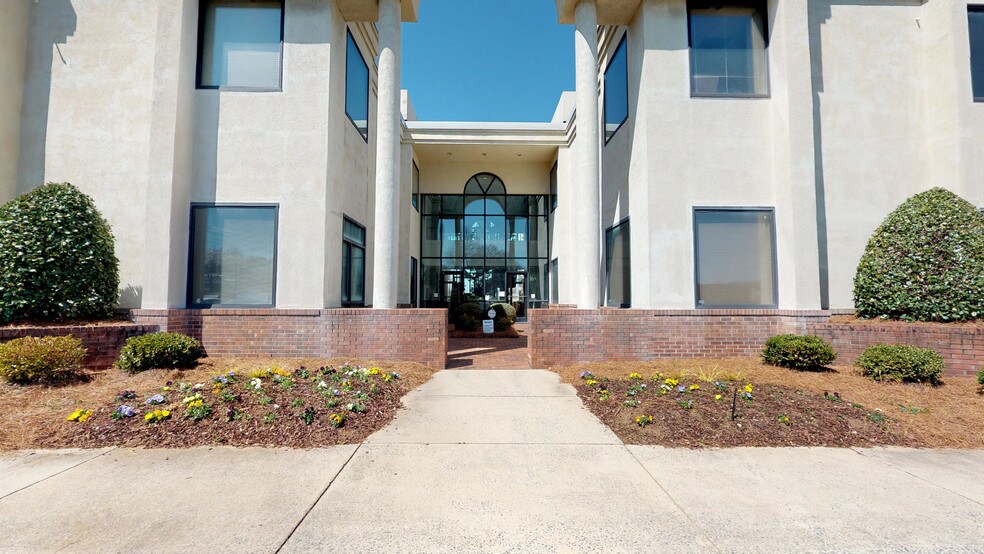More Photos Of 2101 N Sardis Rd, Charlotte Office For Lease