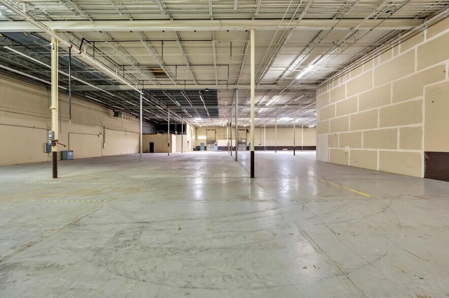 More Photos Of 701 W Loop 340, Waco Self Storage For Lease
