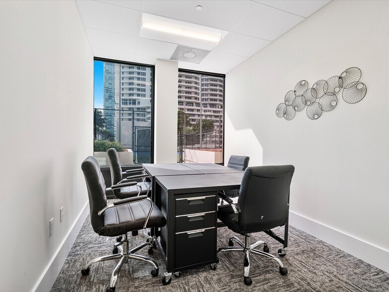 More Photos Of 600 NE 36th St, Miami Apartments For Lease