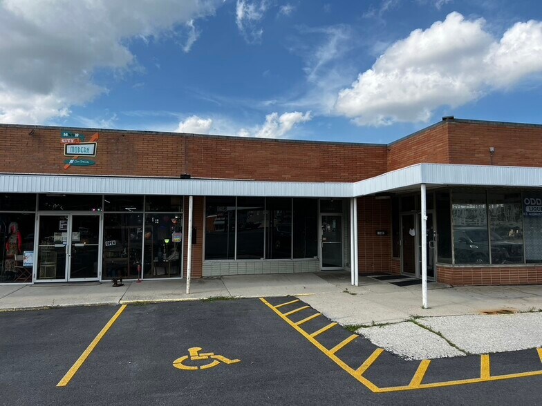 Primary Photo Of 114-116 E Auglaize St, Wapakoneta Unknown For Lease