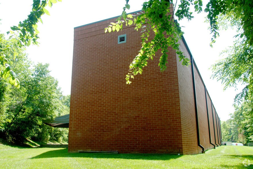More Photos Of 3946 Deep Rock Rd, Richmond Warehouse For Lease