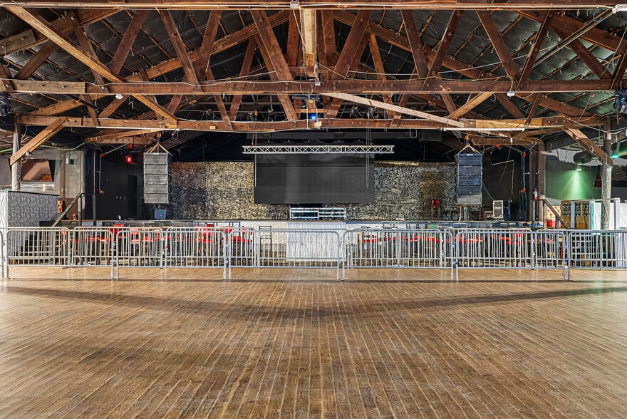 More Photos Of 13087 Hwy 271 N, Tyler Bar For Sale