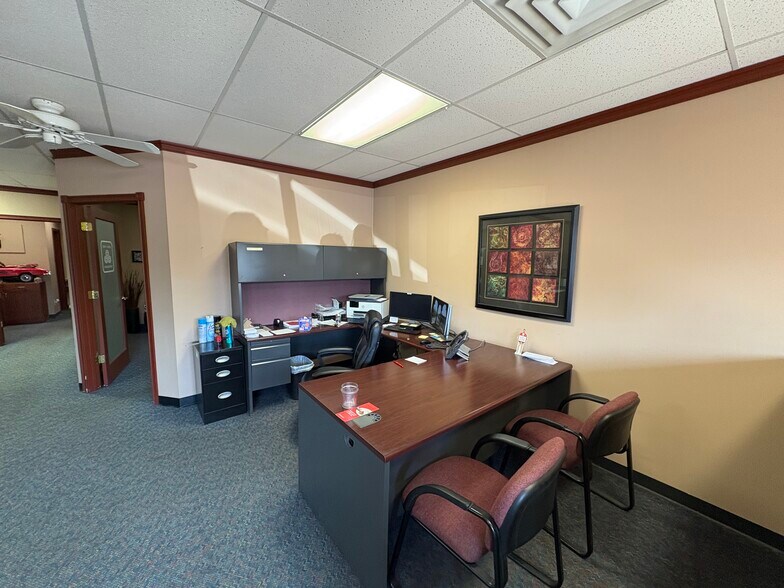 More Photos Of 5604 W 41st St, Sioux Falls Office For Sale