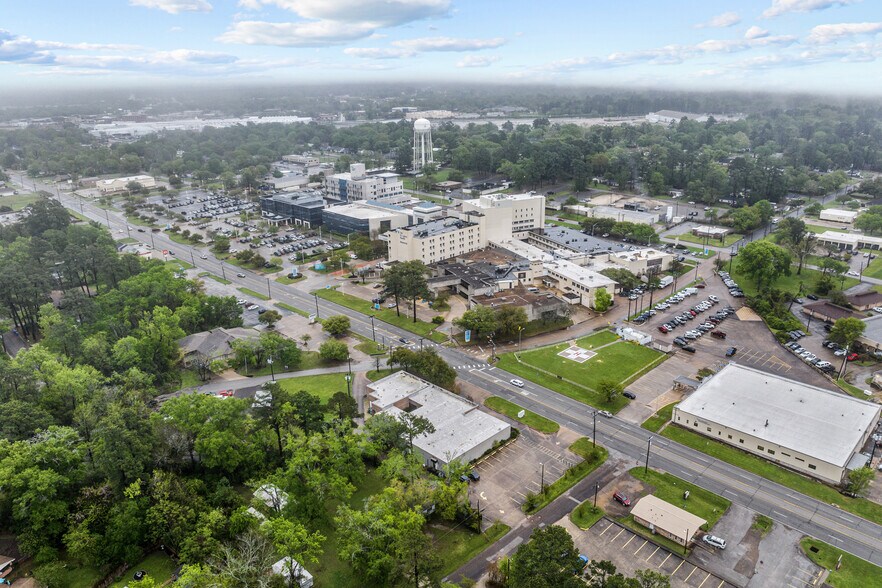 More Photos Of 1306 W Frank Ave, Lufkin Medical For Sale