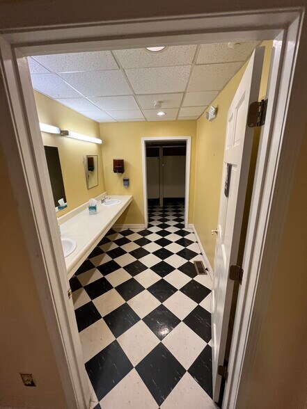 More Photos Of 110 B St, Saint Albans Funeral Home For Sale