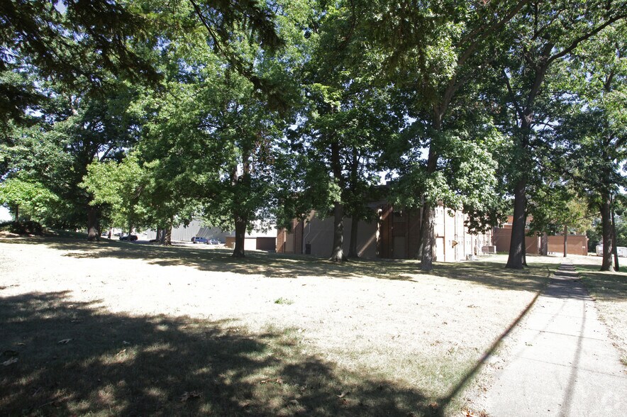 More Photos Of 126 Avenue C, Springfield Manufacturing For Sale