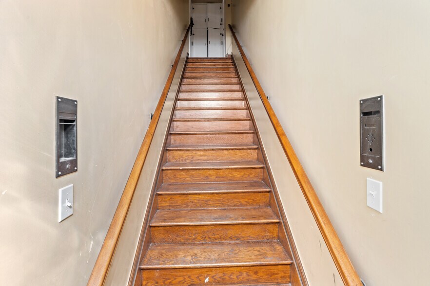 More Photos Of 220 Southfield Rd, Ecorse Storefront Retail Residential For Sale