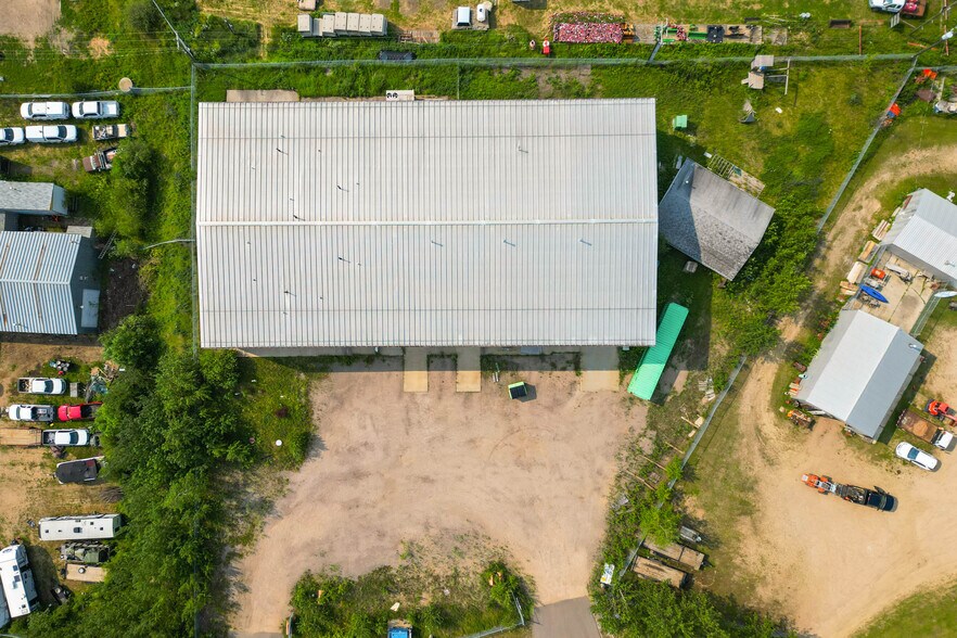 More Photos Of 105 Oak Crt, Anzac Warehouse For Sale