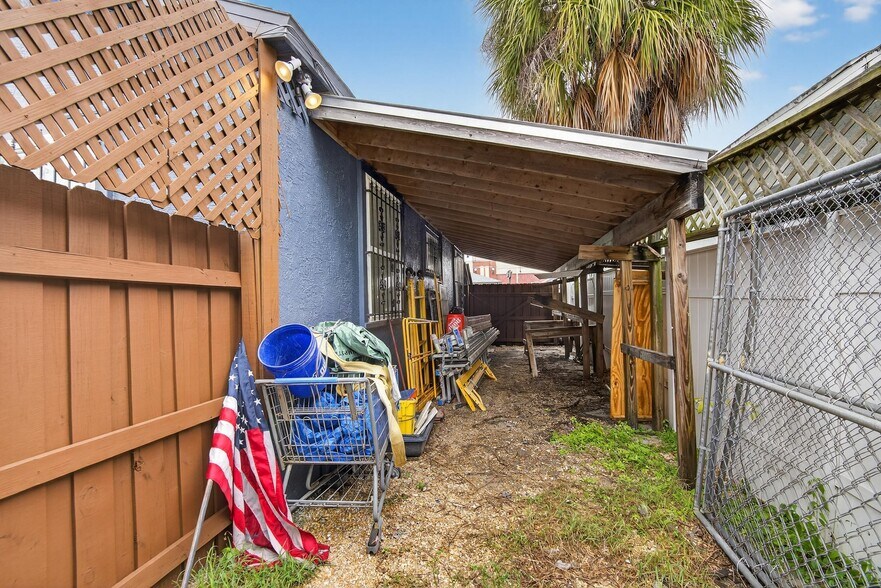 More Photos Of 1305 N Armenia Ave, Tampa Office For Sale