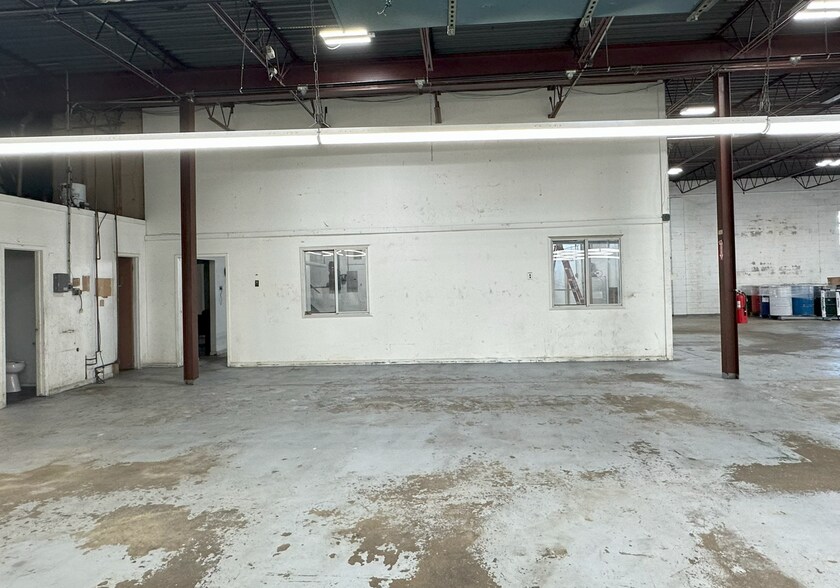 More Photos Of 195 S Fehr Way, Bay Shore Warehouse For Sale