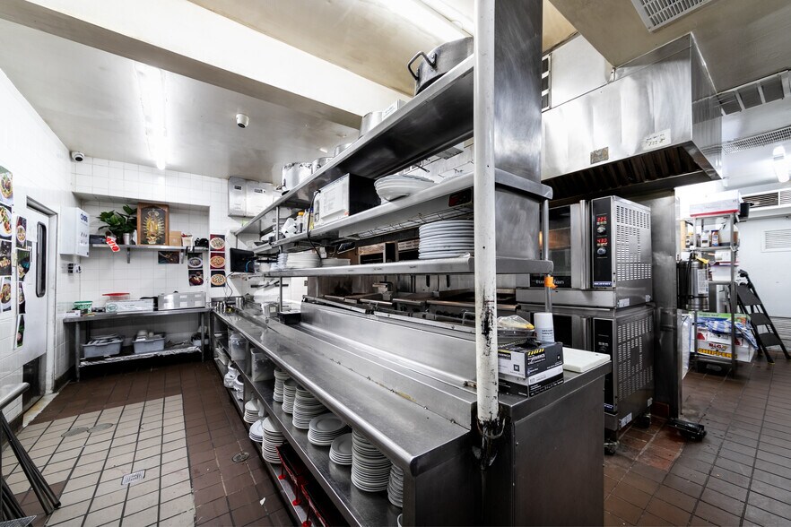 More Photos Of 1519 Wilshire Blvd, Santa Monica Restaurant For Sale