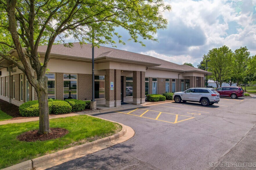 More Photos Of 608 E Veterans Pky, Yorkville Medical For Lease