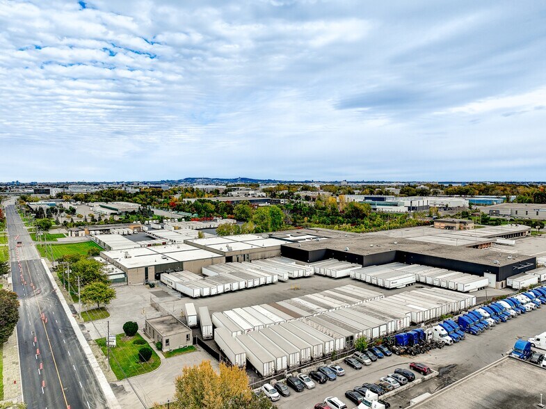 More Photos Of 1660-1700 Boul Hymus, Dorval Warehouse For Lease