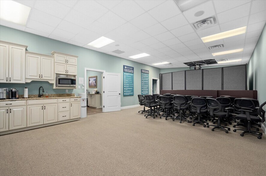 More Photos Of 11022 Nicholas Ln, Berlin Storefront Retail Office For Sale