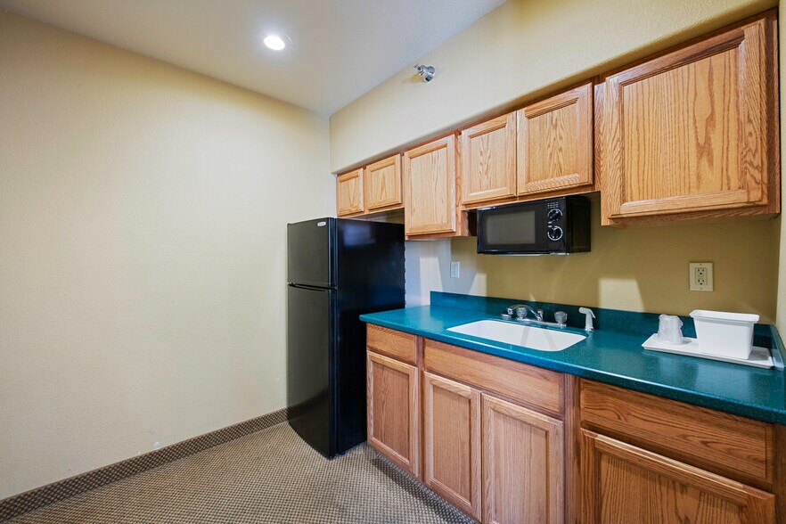 More Photos Of 1424 W Pine St, Pinedale Hotel For Sale