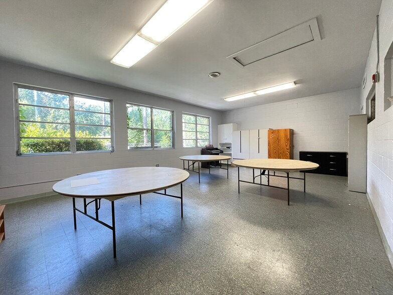 More Photos Of 1001 NE 16th Ave, Gainesville Religious Facility For Lease