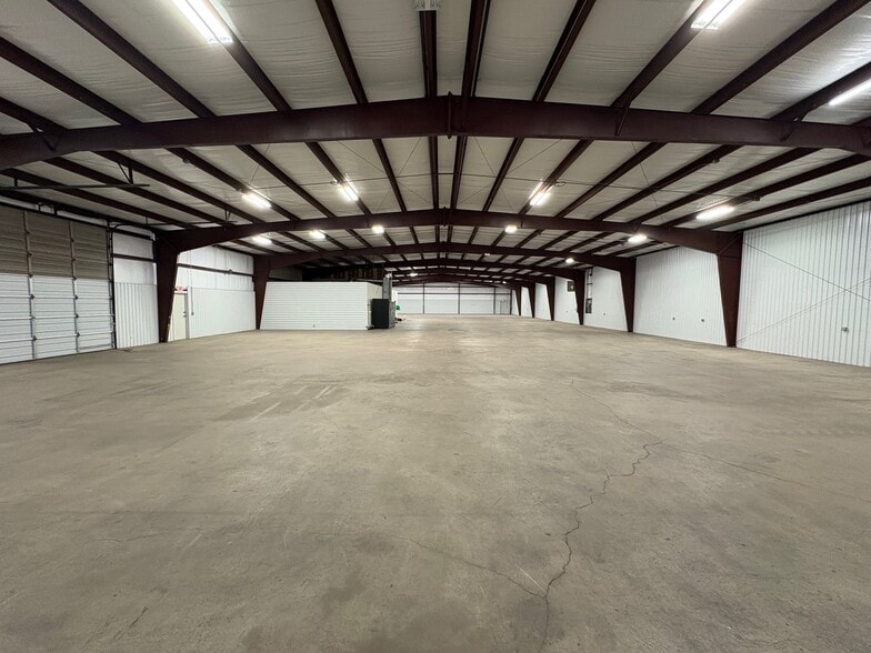 More Photos Of 601 N Redbud Ave, Broken Arrow Service For Lease