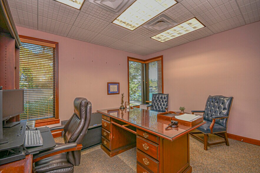 More Photos Of 220 Mckenzie Ave, Panama City Office For Sale