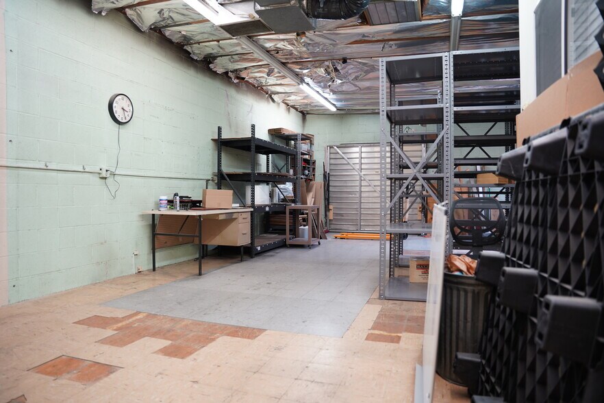 More Photos Of 1233 W Glenoaks Blvd, Glendale General Retail For Sale