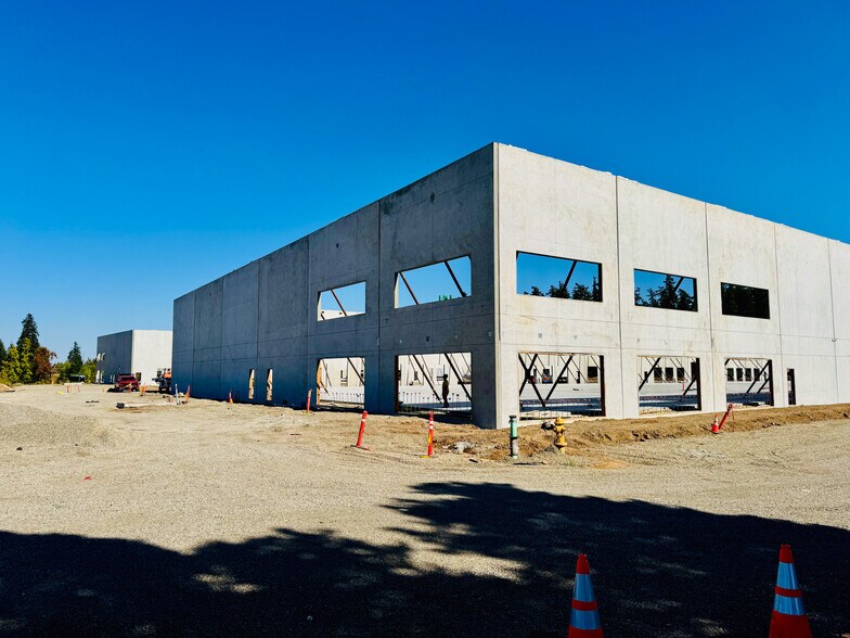 More Photos Of 1414 Commerce Way, Woodburn Industrial For Lease