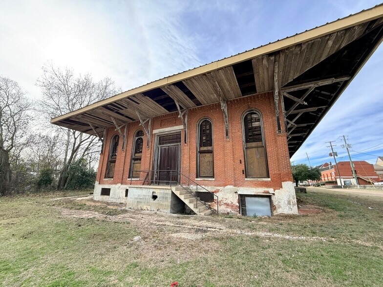 More Photos Of 300 S Randolph Ave, Eufaula Industrial For Sale