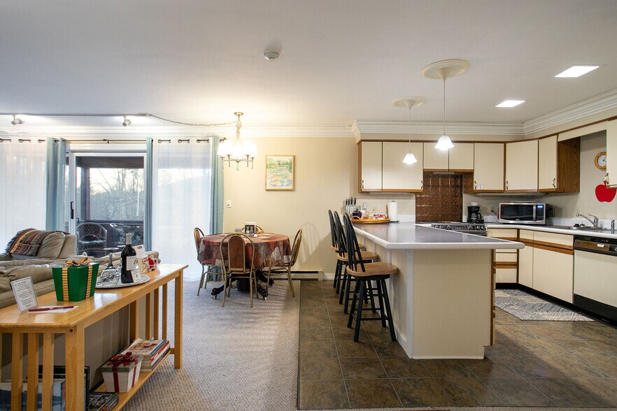 More Photos Of 2 Oak St, West Stockbridge Hospitality For Sale