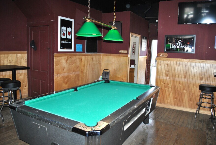 More Photos Of 209 W Main St, Circleville Storefront For Sale