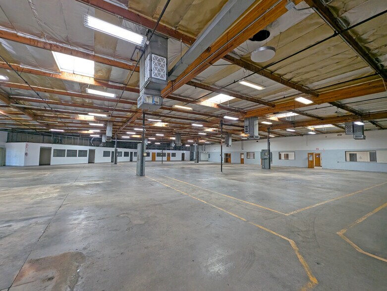 More Photos Of 8866 Laurel Canyon Blvd, Sun Valley Manufacturing For Sale