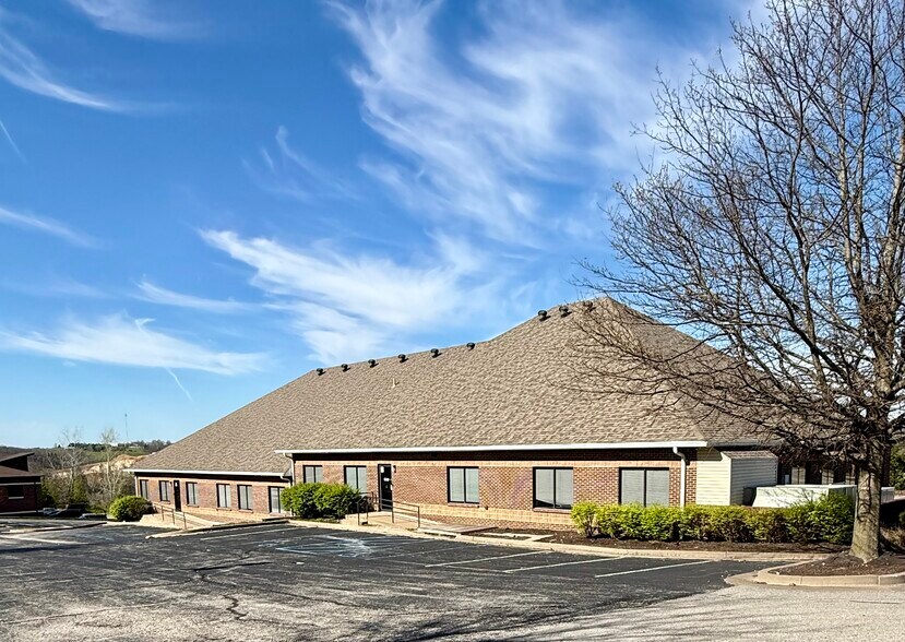 More Photos Of 919 Wildwood Dr, Jefferson City Office For Sale