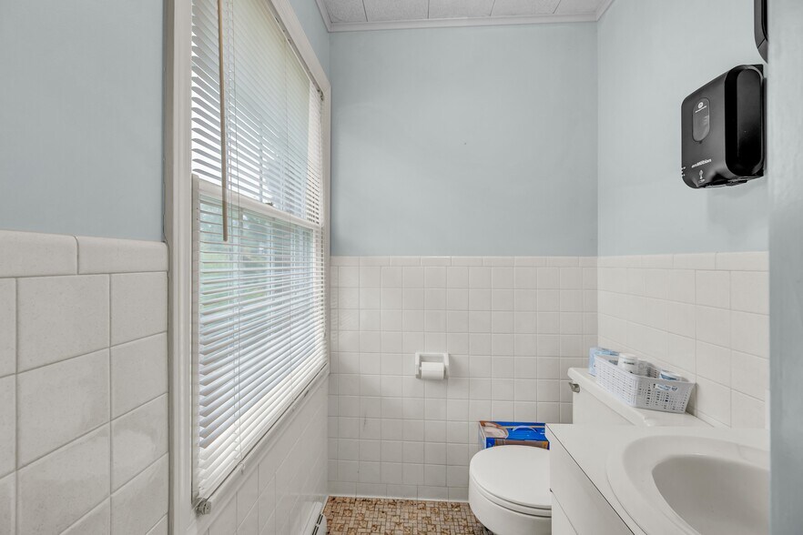 More Photos Of 172 Mount Pleasant Rd, Newtown Medical For Lease