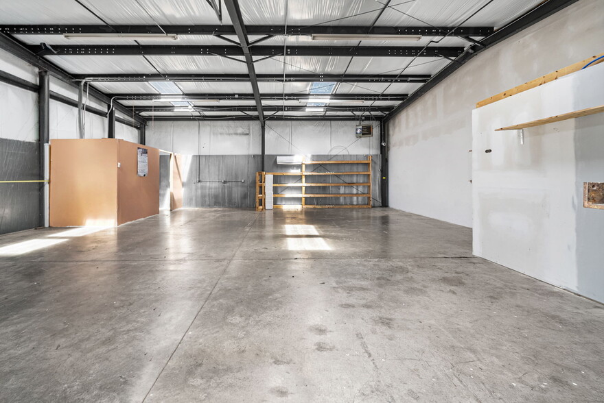 More Photos Of 1761 Jardco Dr, Clarksville Warehouse For Lease