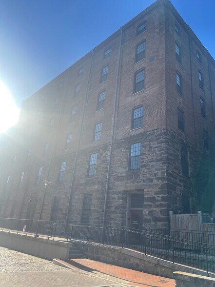 More Photos Of 1001 Jefferson St, Lynchburg Apartments For Lease