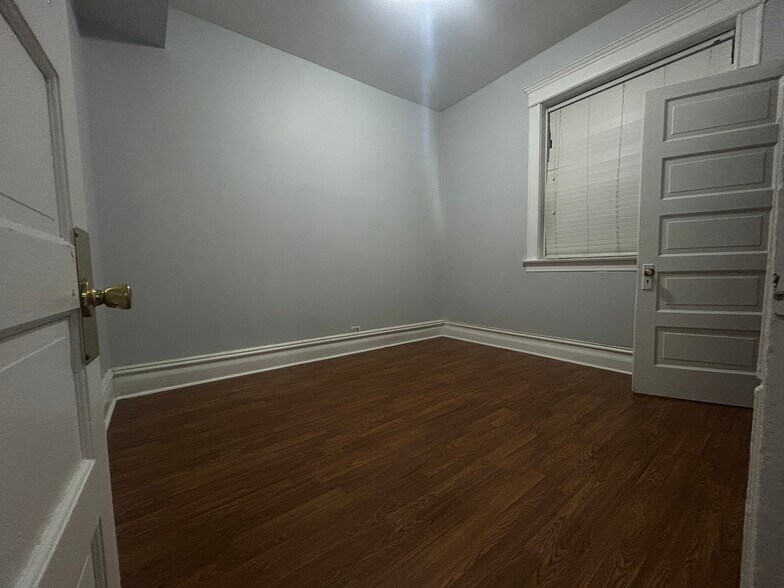 More Photos Of , Chicago Unknown For Sale