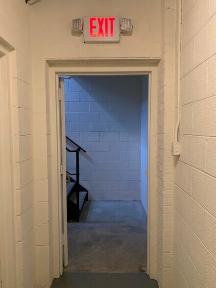 More Photos Of 5810-5814 Seminary Rd, Alexandria Freestanding For Lease