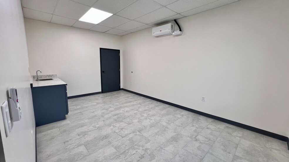 More Photos Of 7822 Fortune Dr, San Antonio Warehouse For Lease