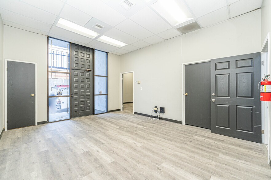 More Photos Of 934 Avila St, Los Angeles Warehouse For Lease