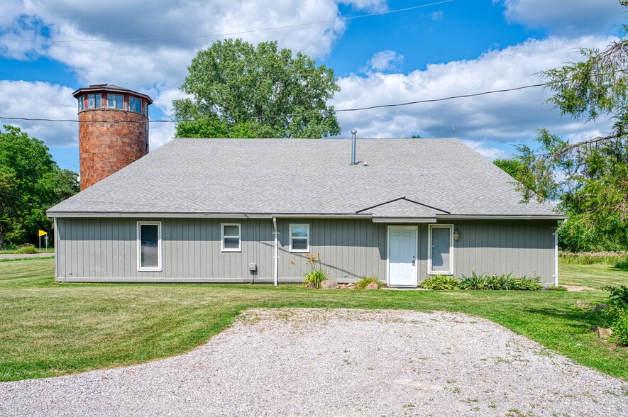 More Photos Of 15921 W M 36, Pinckney Light Distribution For Sale