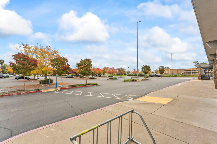 More Photos Of 6639 Watt Ave, North Highlands Drugstore For Lease