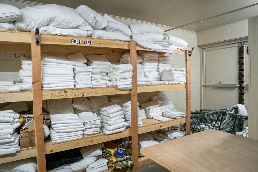 More Photos Of 201 Continental Dr, Junction City Hotel For Sale