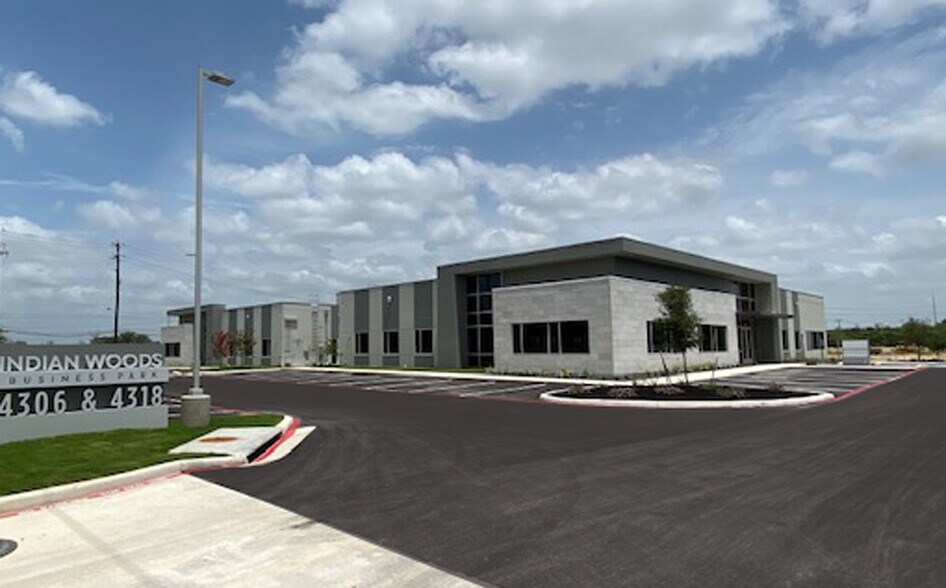 More Photos Of 4318 De Zavala Rd, San Antonio Medical For Sale