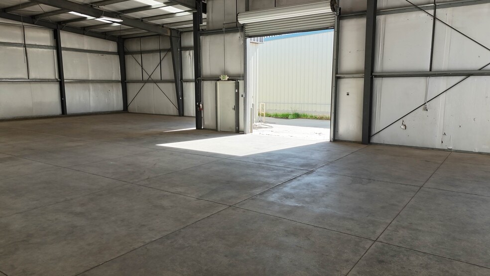 More Photos Of 1310 Venture Ln, Turlock Distribution For Lease