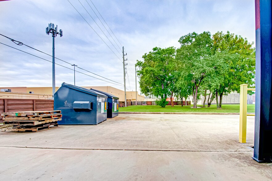 More Photos Of 7102 Glen Chase Ct, Houston Office For Sale