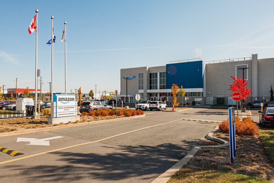 More Photos Of 5799 Rte De L'aéroport, Longueuil Distribution For Lease