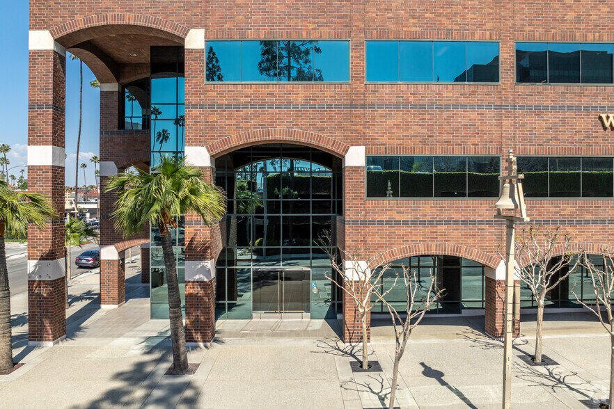 More Photos Of 3880 Lemon St, Riverside Office For Lease
