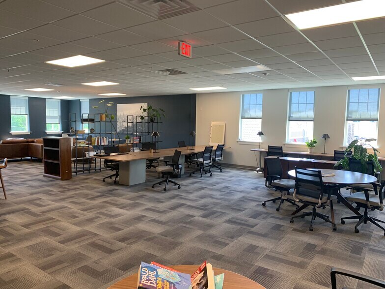 More Photos Of 16 N Greenbush Rd, Troy Freestanding For Lease