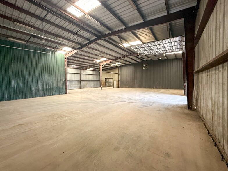 More Photos Of 1251 Bunton Creek Rd, Kyle Warehouse For Lease