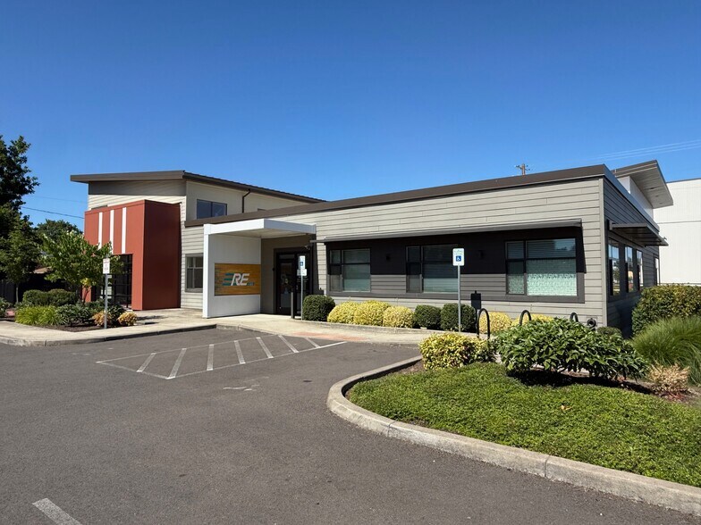More Photos Of 1025 2nd St NW, Salem Medical For Sale
